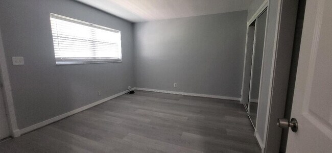 Building Photo - 5240 NE 14th Way