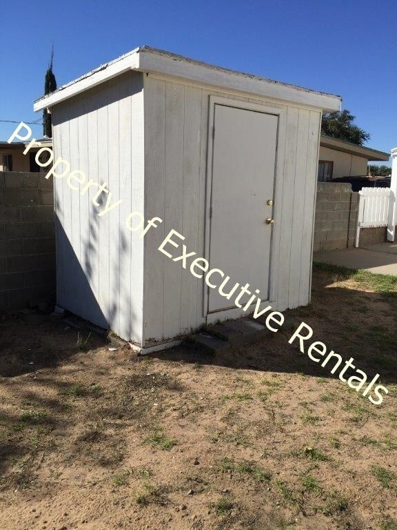 Building Photo - 2324 E Idaho Ave