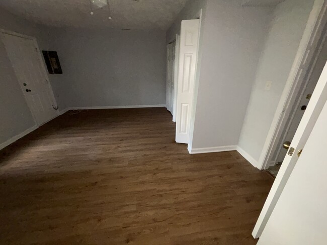 Building Photo - 1526 Brenland Cir