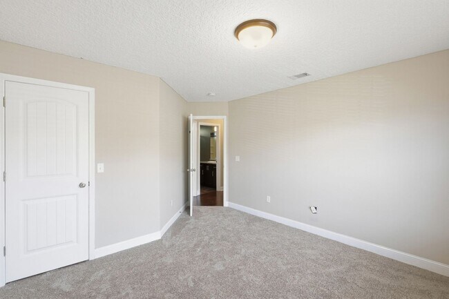 Building Photo - 3 Bedroom Griffin Park Home on Quiet Cul-de-Sac