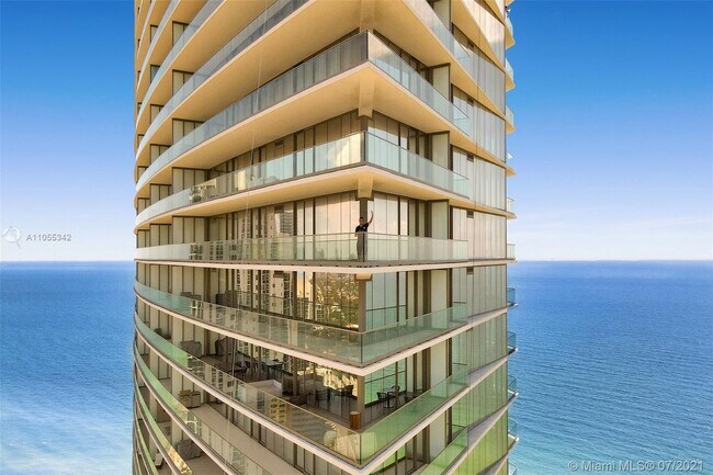 Building Photo - 18975 Collins Ave