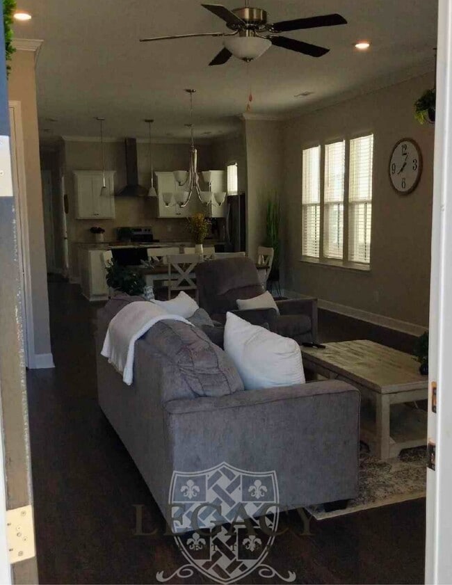 Building Photo - 708 Goswell Dr