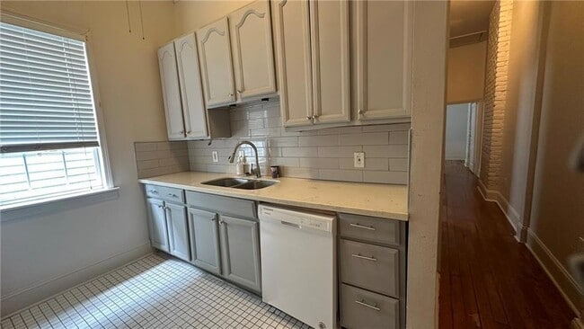 Building Photo - 4233 Iberville St