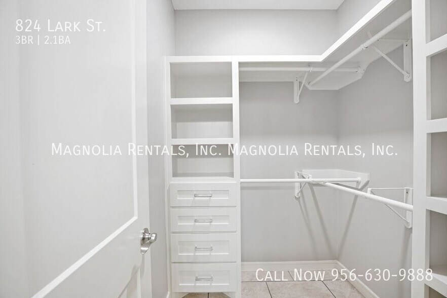 Building Photo - 824 Lark St