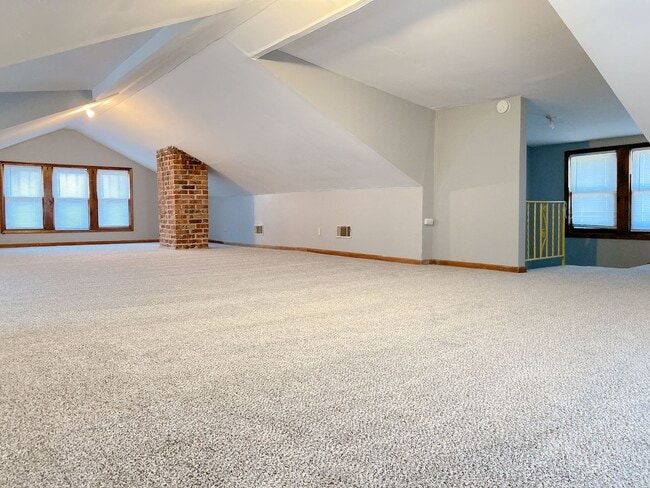 Building Photo - 2436 Laurel Ave N