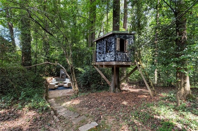 Building Photo - 2233 Clairmont Rd