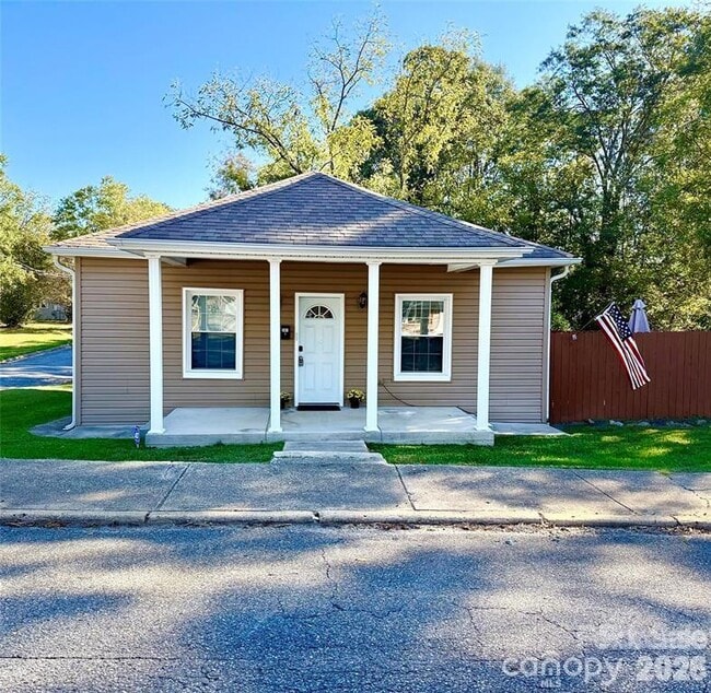 Building Photo - 301 S Mountain St