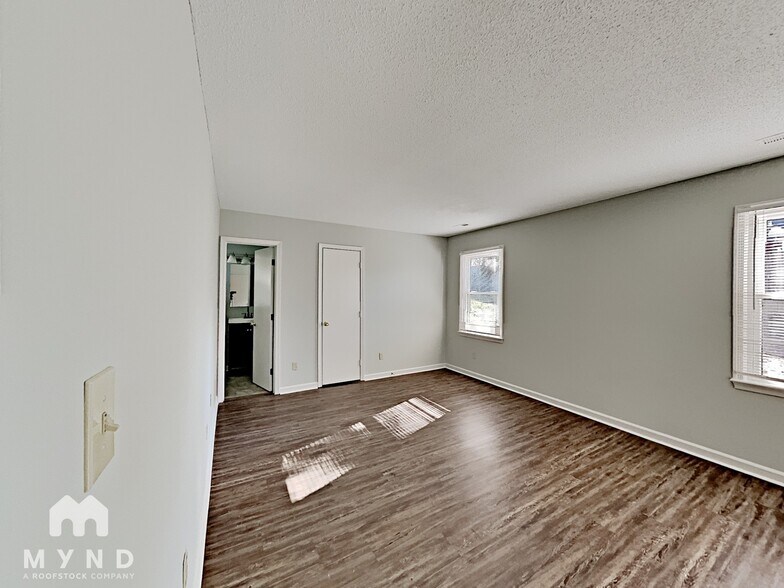 Building Photo - 5 Thensia Ct
