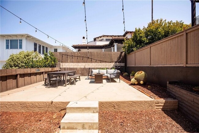 Building Photo - 651 24th Pl