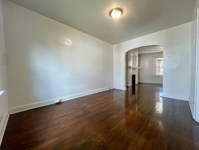 Building Photo - Beautiful 2BR Duplex in a Great Oakland Location! Call Today to Schedule a Tour!