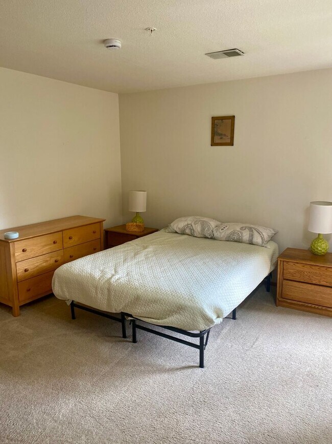 Building Photo - Furnished 2-Bedroom Condo with Great Amenities