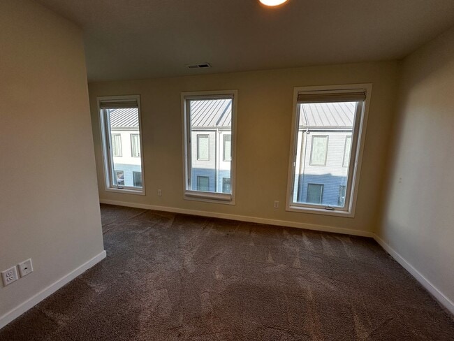 Building Photo - 6642 SE 16th Ave