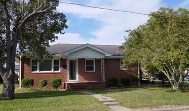 Building Photo - 805 W Grubb St