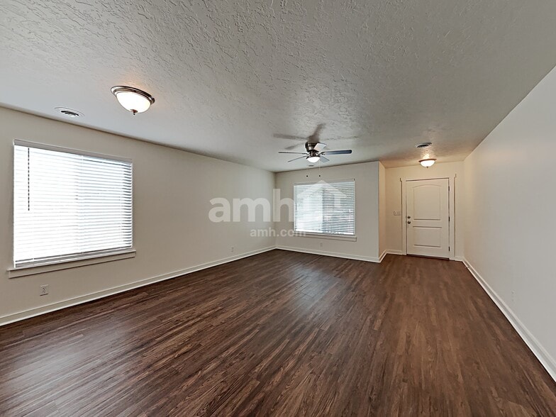 Building Photo - 6012 S Sea Breeze Way