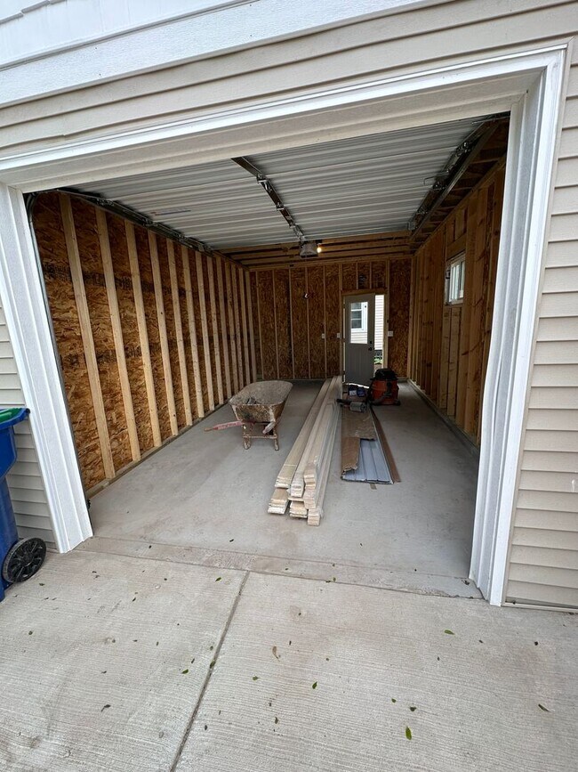 Building Photo - Port Washington Loft Duplex
