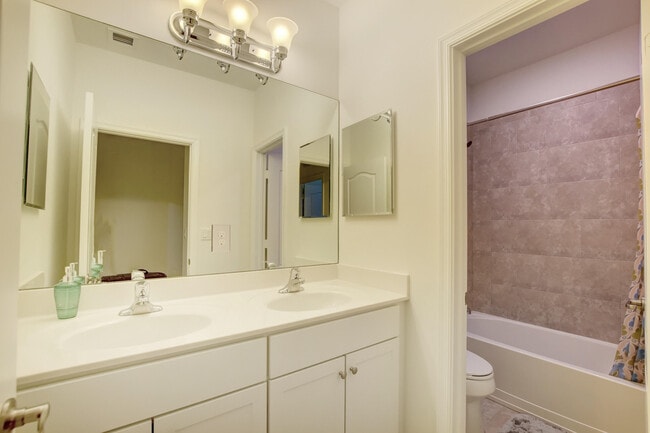 Building Photo - 4543 Sandy Cv Ter