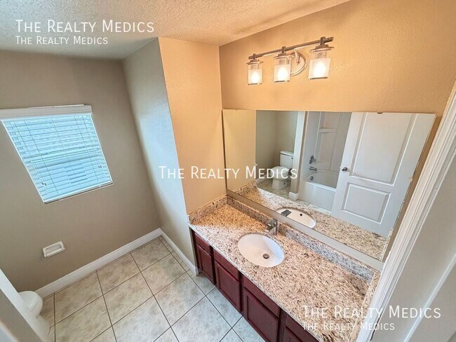 Building Photo - 2411 Grasmere View Pkwy N