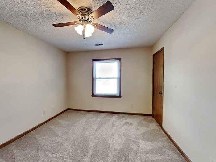 Building Photo - 1278 Summit Chase Dr SW