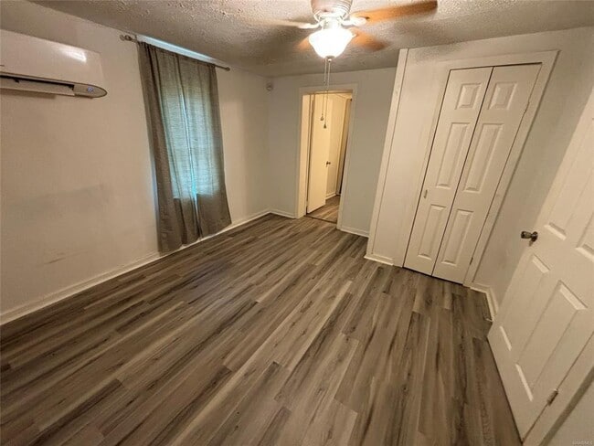 Building Photo - 462 Warren Cir