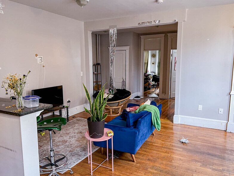 Building Photo - 1066 Commonwealth Ave