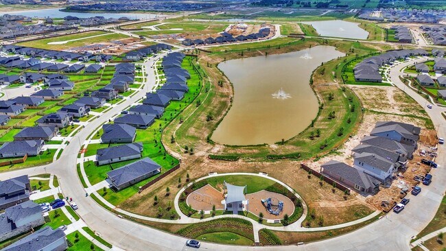 Building Photo - 27438 Sweetwater Bay Dr
