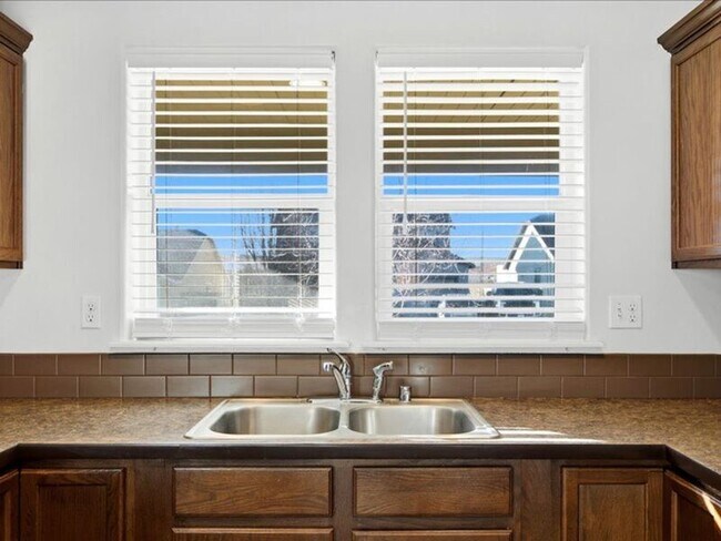 Building Photo - 9352 W 9th Pl