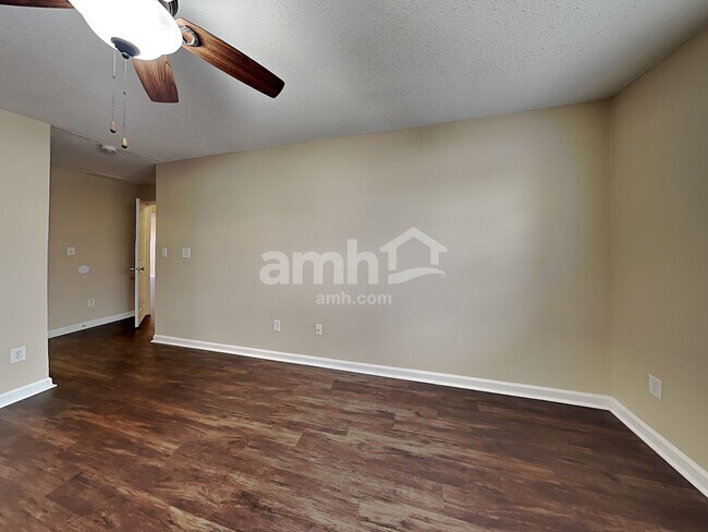 Building Photo - 5452 Wood Hollow Dr