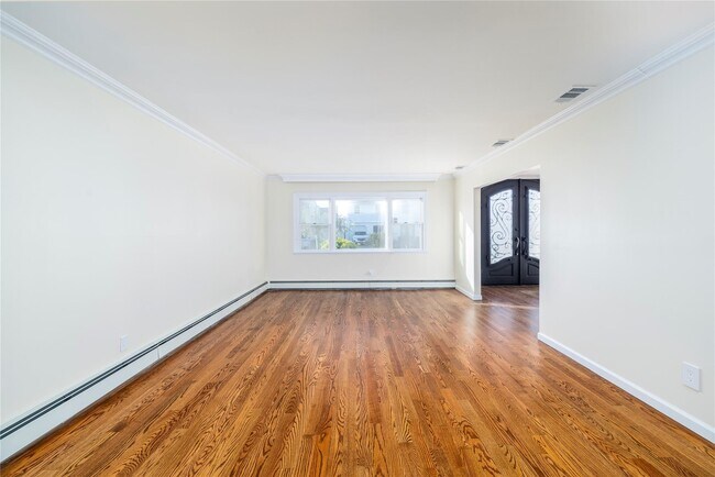 Building Photo - 4047 Greentree Dr