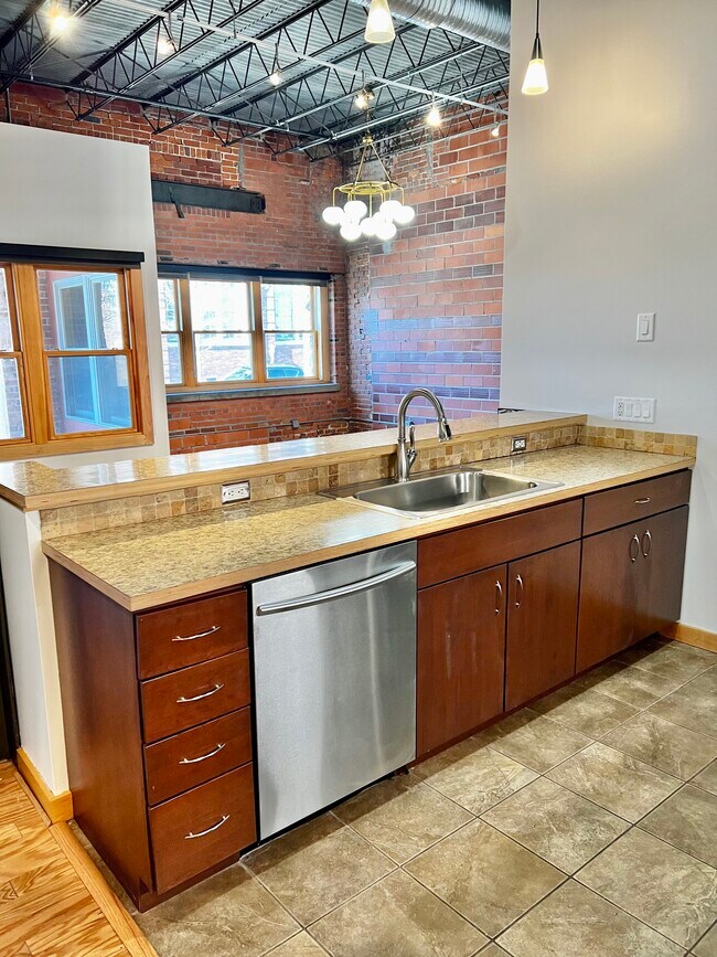 Kitchen - 301 E Court Ave