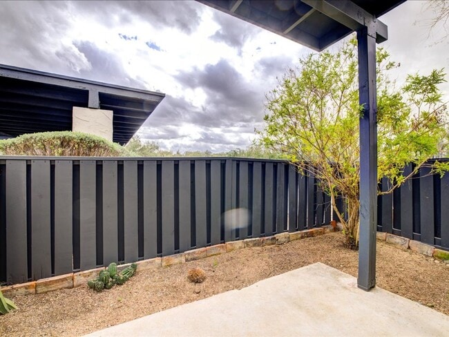 Building Photo - 2 Bedroom 2 Bathroom