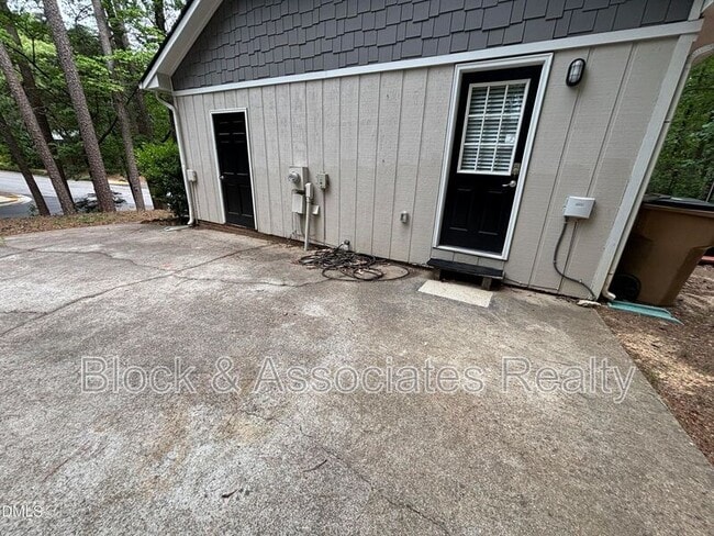 Building Photo - 501 Merrie Rd