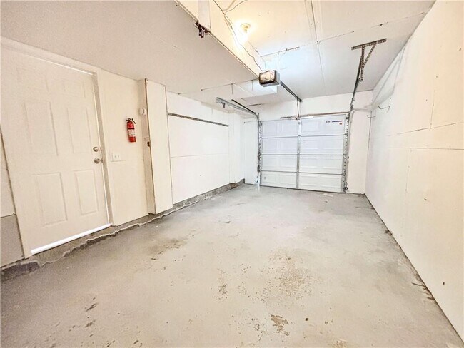 Building Photo - 5907 Brookside Dr SE