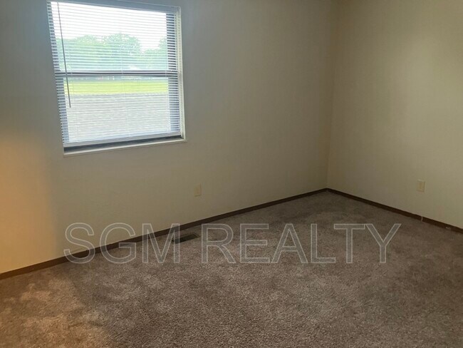 Building Photo - 1009 Belle Valley Dr