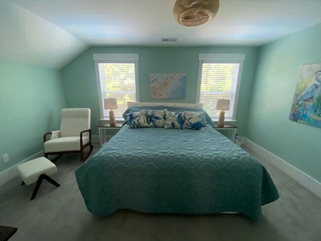 Building Photo - 9249 Crossbill Dr