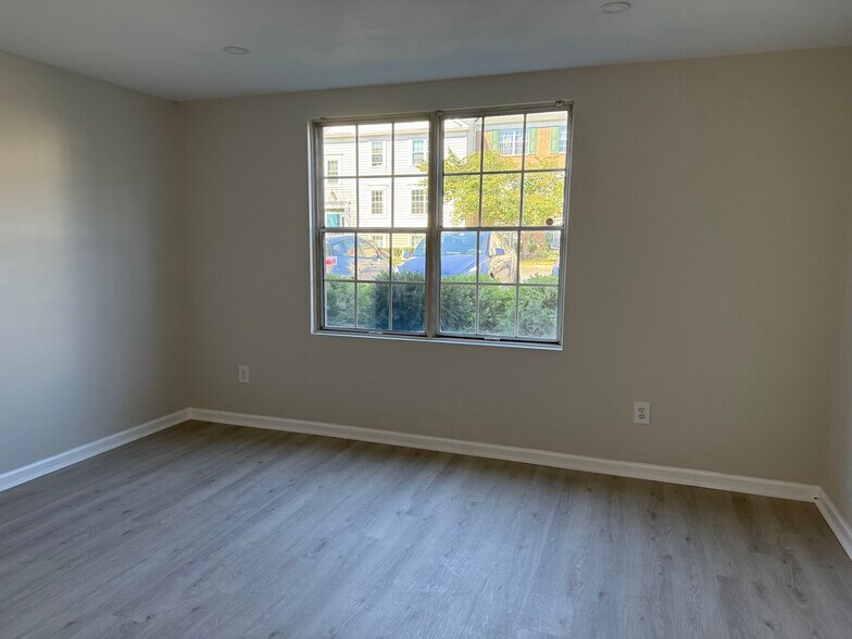 Building Photo - 114 Fort Evans Rd NE