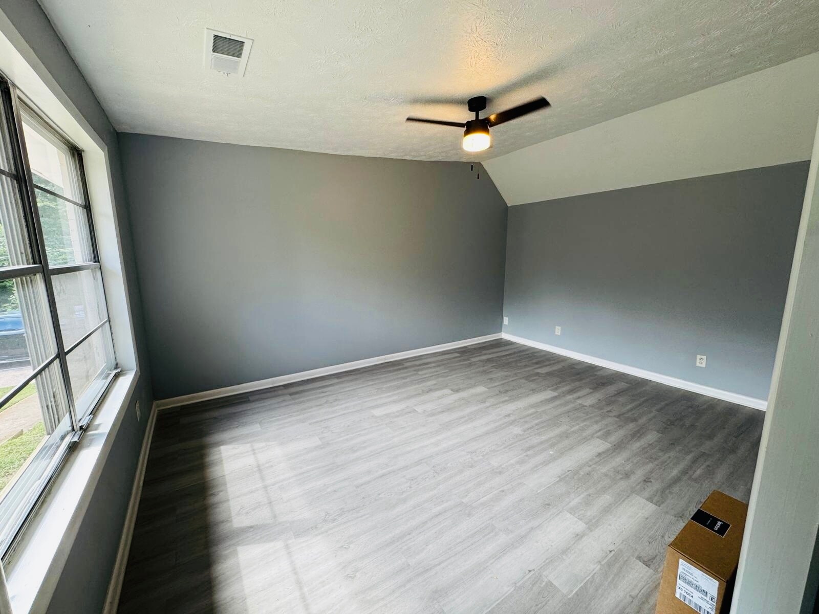 Building Photo - 1112 Riverside Ter