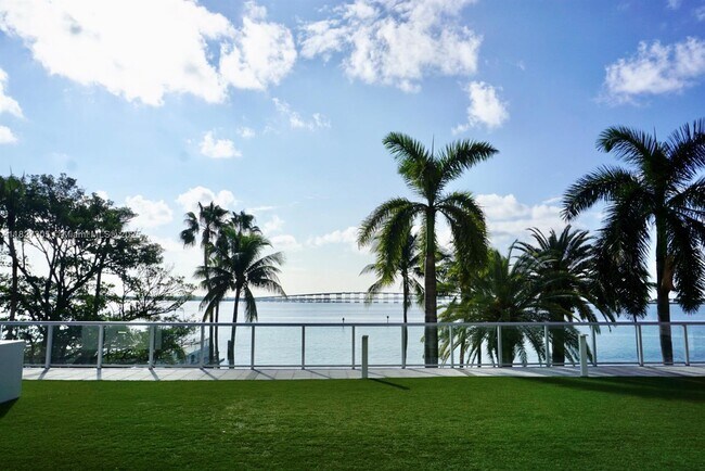Building Photo - 1541 Brickell Ave