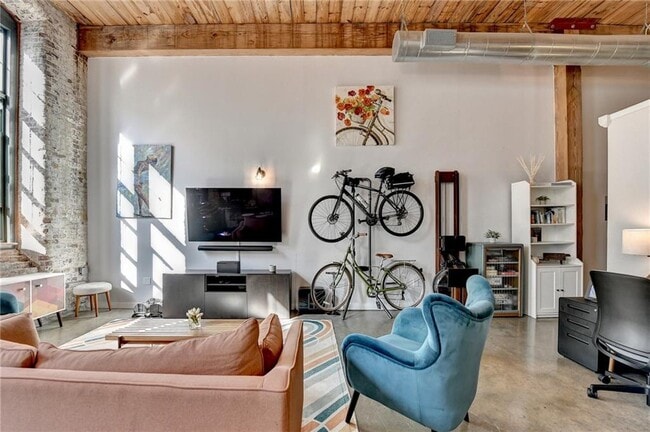 Building Photo - 170 Boulevard SE