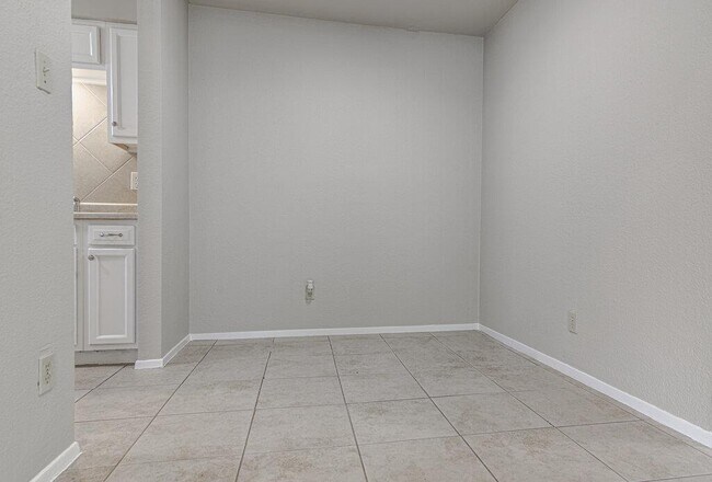 Building Photo - 900 Sirocco Dr
