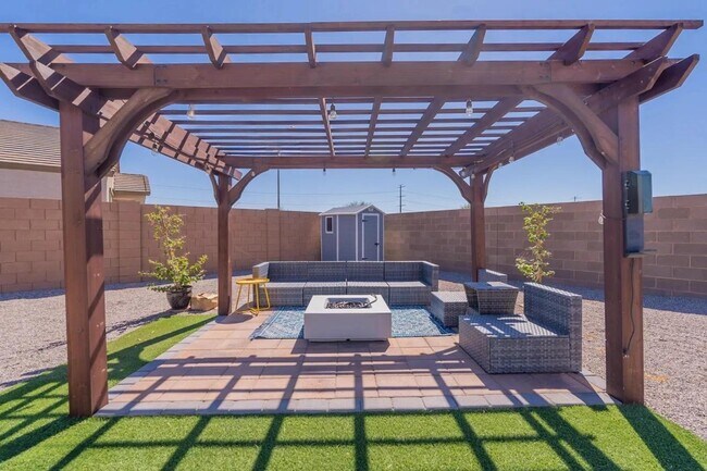 Building Photo - 2639 E Alida Trail