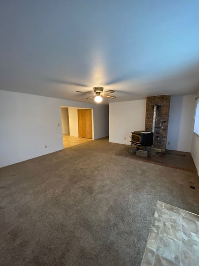 Building Photo - HOME ON HUDLOW (P#335)