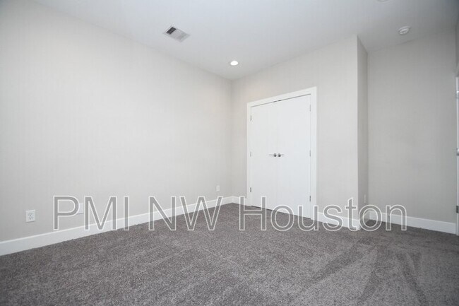 Building Photo - 5904 Gardendale Dr