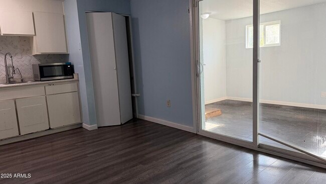 Building Photo - 1645 W Thunderbird Rd