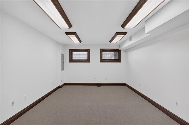 Building Photo - 7240 McKnight Rd