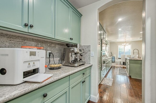 Building Photo - Spacious Home on Oversized Lot with Pool and Solar!