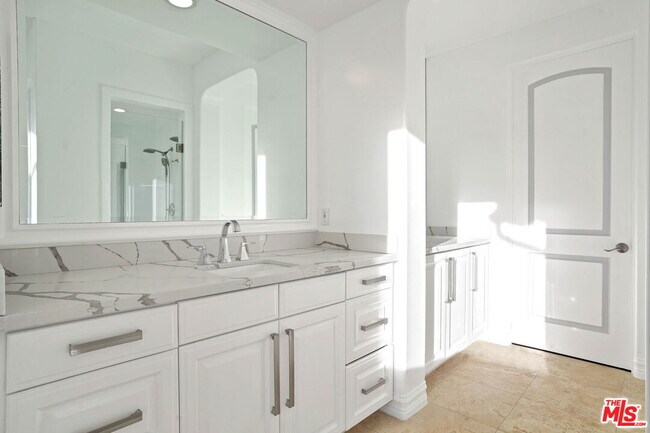 Building Photo - 5309 Louise Ave