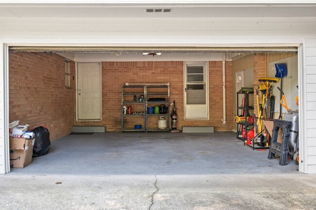 Building Photo - 1618 Cooper Lake Rd SE