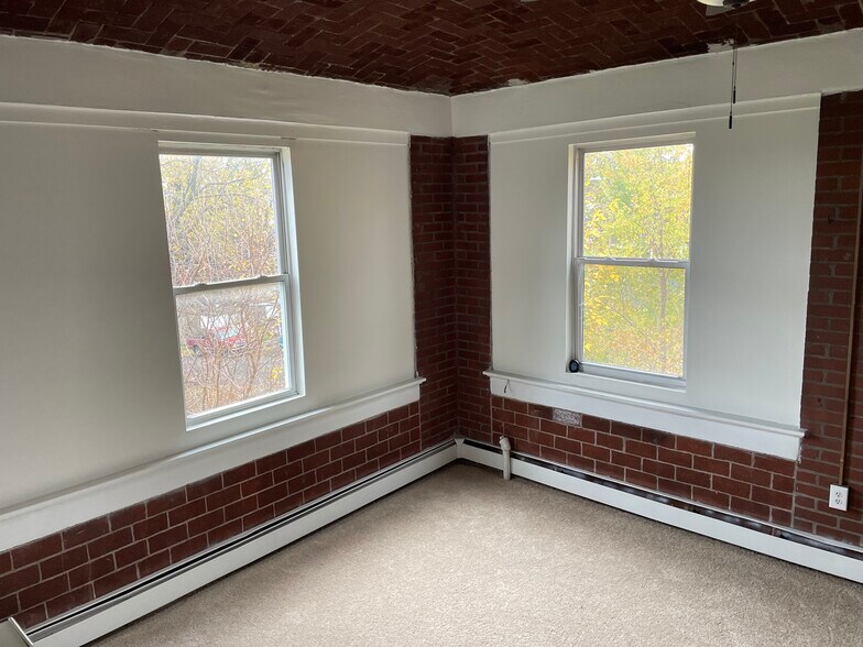 Building Photo - 608 S 24th St