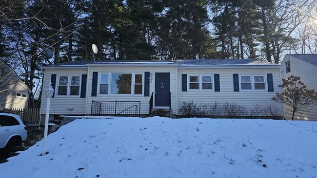 Building Photo - 32 Norwood St