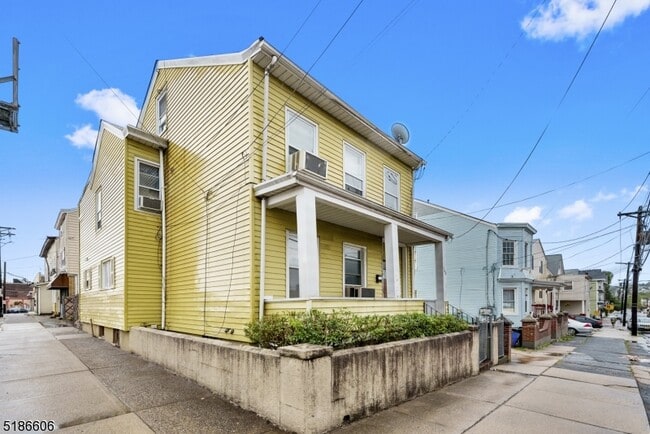 Building Photo - 160 5th Ave